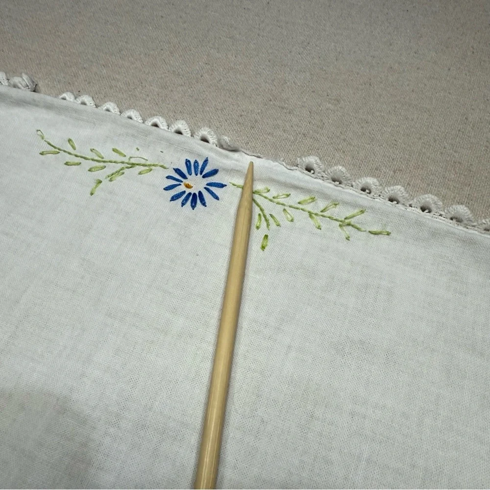 N/A white table